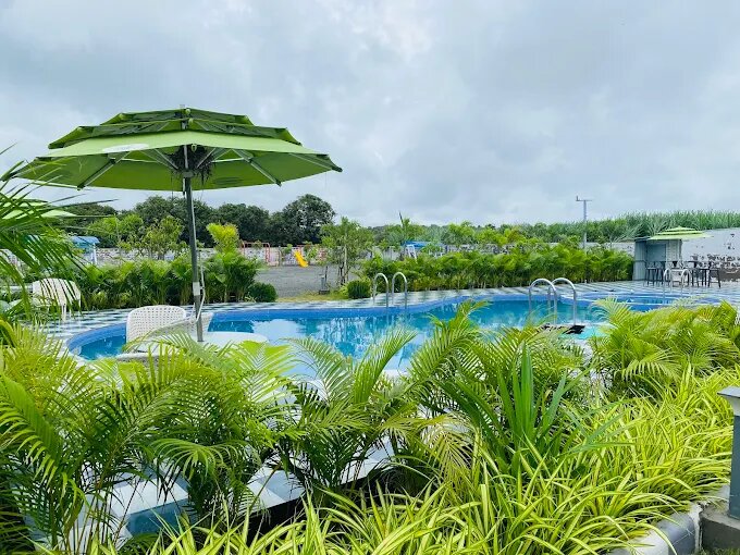 Large outdoor swimming pool