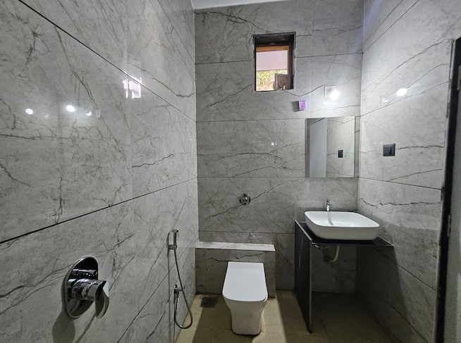 Deluxe Room Bathroom